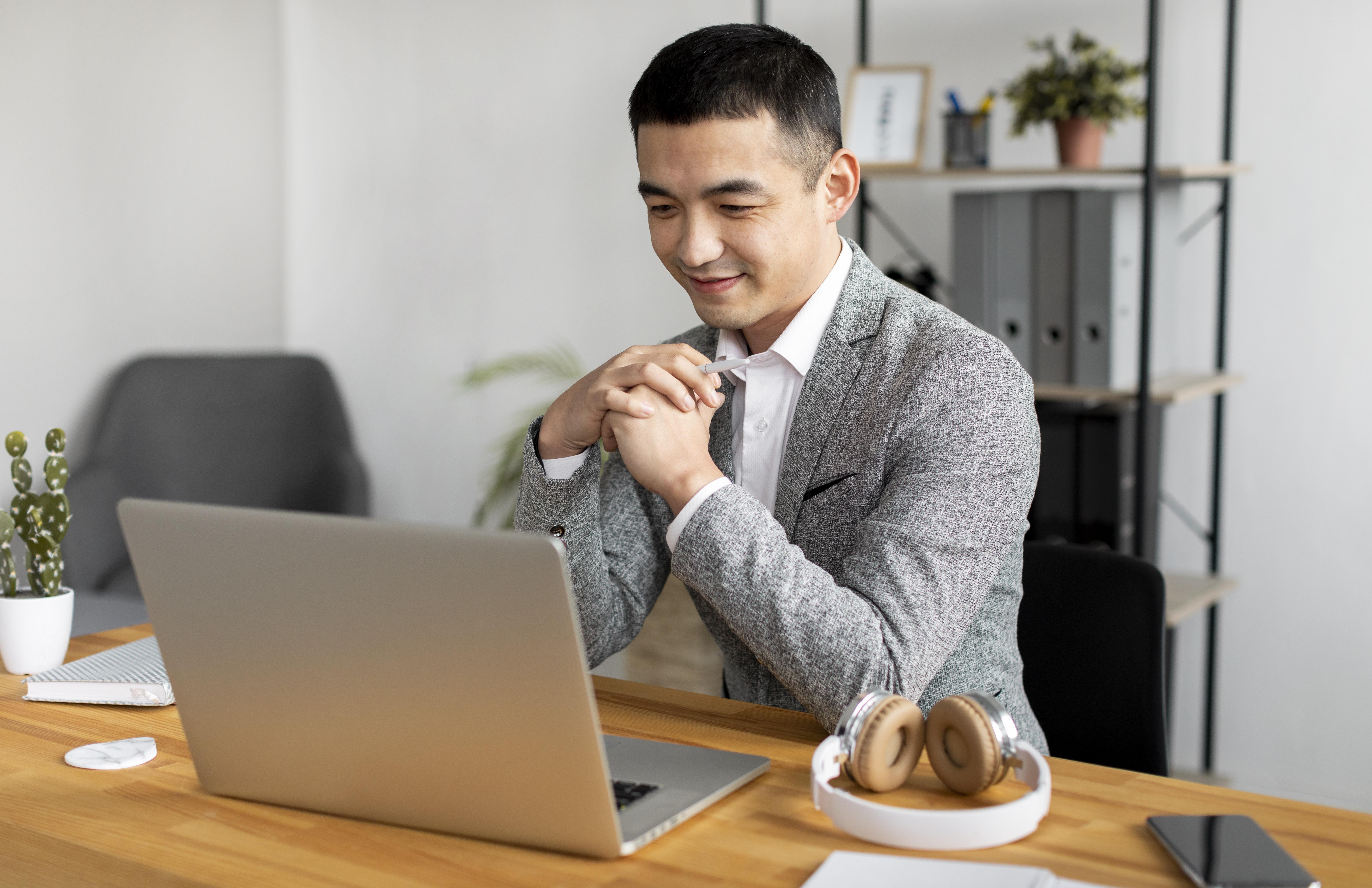 Franchise managers collaborating with TreeAMS to track outlet performance and resolve issues instantly